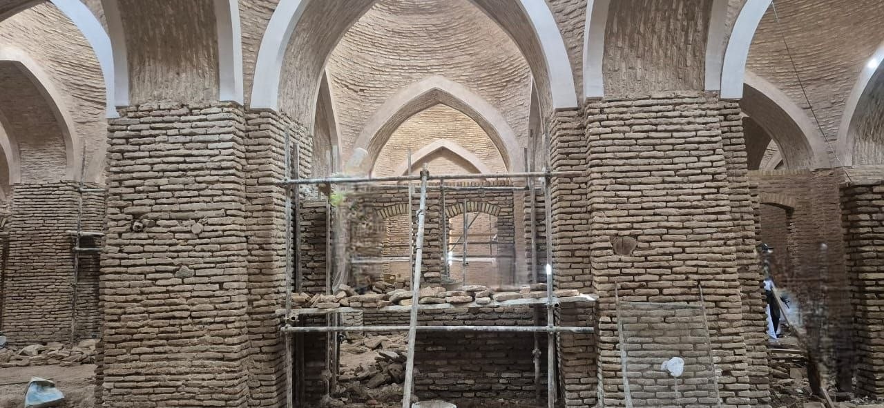 هرات: د لرغوني مسجد د مدرسې د بیارغونې چارې رواني دي.