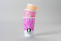 CARAS GOURMET
Corporate Design
Logo-Überarbeitung, Verpackungen, Briefschaft, Flyer, etc. für die Caras Gourmet Coffeeshops in Berlin.
Da sich die GmbH »Life is Good« nennt, haben wir bei dem Design mit bunten Farben und sowie überoptimistischen...