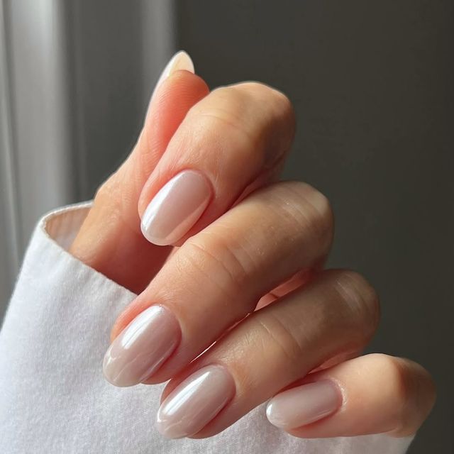 Soft Chrome Nails Are a Springtime Twist on the Shimmering Trend