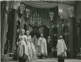 The final scene from the Piccolo Scala's 1956-57 production of Mozart's opera Così fan tutte The final scene from the Piccolo Scala's 1956-57 production of Mozart's opera Così fan tutte