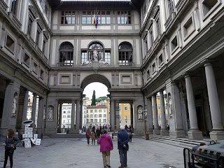 The Piazzale between the two wings of the Uffizi, which links Piazza della Signoria with the Arno river The Piazzale between the two wings of the Uffizi, which links Piazza della Signoria with the Arno river