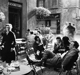 Mulas first gave notice of his photographic talent with his street scenes in postwar Milan Mulas first gave notice of his photographic talent with his street scenes in postwar Milan