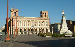 Forlì's Palazzo Poste e Telegrafi in Piazza Saffi Forlì's Palazzo Poste e Telegrafi in Piazza Saffi