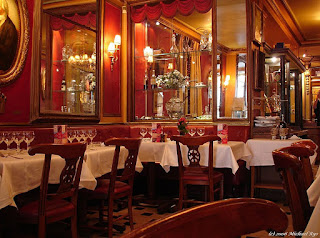 Café Procope's elegant and luxurious decor attracted an upmarket, intellectual clientele Café Procope's elegant and luxurious decor attracted an upmarket, intellectual clientele
