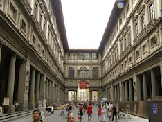 The Piazzale degli Uffizi in Florence offers access to the Uffizi Gallery The Piazzale degli Uffizi in Florence offers access to the Uffizi Gallery