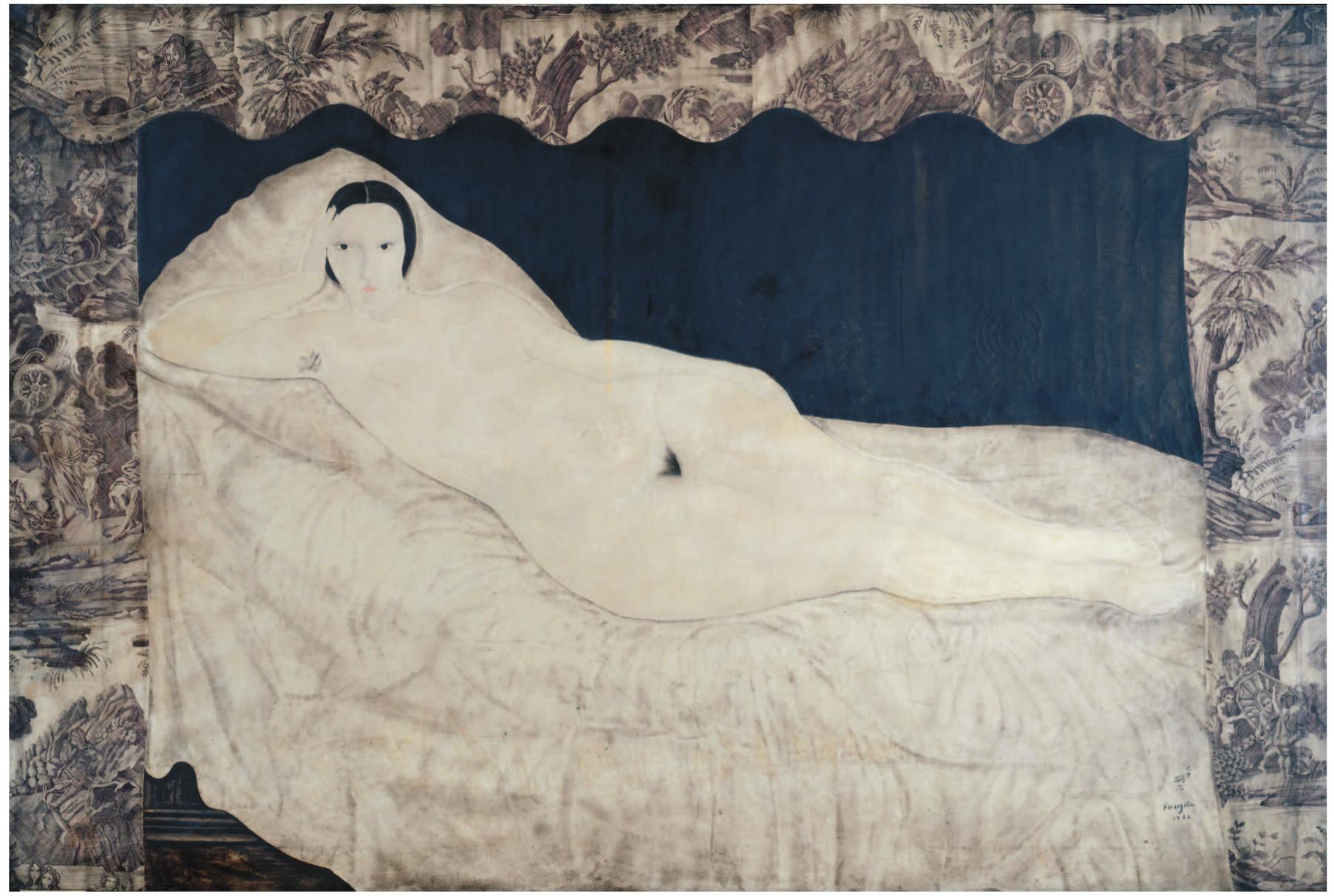 Léonard Tsuguharu Foujita  Nu couché a Ia toile de Jouy, 1922  130 x 195 cm  oil on canvas  Musée d’art moderne de la Ville de Paris © ADAGBP Paris, 2008  period certainly enjoyed increasing critical and commercial success, recognised above all for a dis- tinctive style known as ‘grand fond blanc’, which fused Western oil painting with the traditional Japanese medium of black ink, realised through a series of monochromatic reclining nudes ex- ecuted from 1921 onwards.” The 1922 depiction of the model Kiki de Montparnasse in Nw couché a la toile de Jowy (see figure) typifies the celebrated velutinous and sensuous effect with which Foujita infused the female form, through a combination of painted ground and rigorous linear technique. Like Chagall, the Japanese artist thus developed a synthetic style, drawing on a major thematic interest of French painting—the odalisque—but visualising it through a method which reflected his own national origins, namely monochromatic ink painting. 