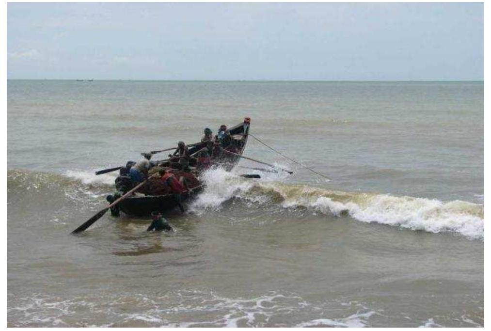 Figure 61: A group of fishing labour in a non mechanized boat out on the sea (Mandarmani)  split the profit equally. Share owners enjoy higher profits because they save the rent and the wages of 