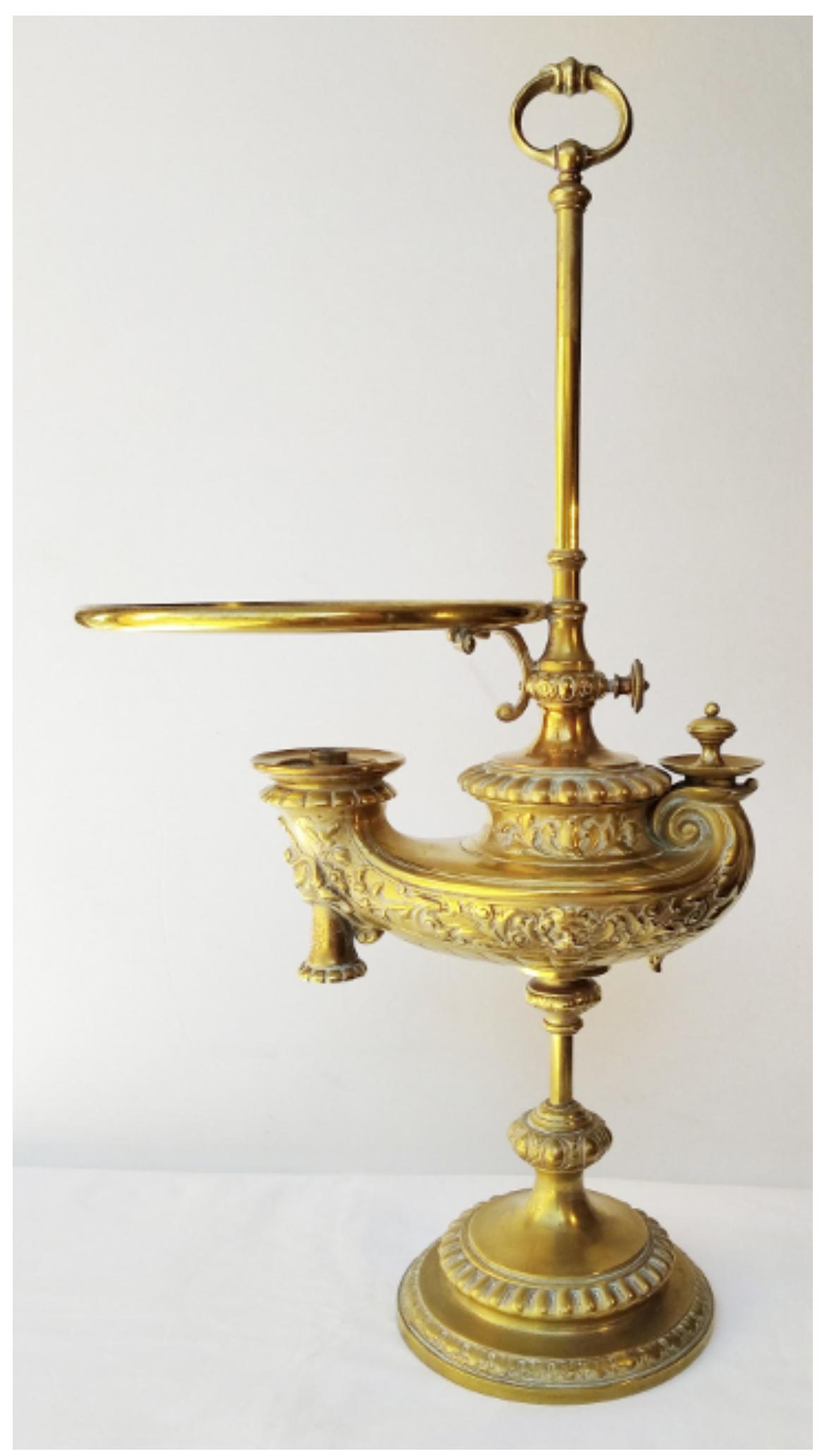 Fig. 16, Wild & Wessel, Vesta lamp, model 1373, ca. 1879-1903. Author’s collection, Lisbon. Photo by the author. [return to text]  Fig. 16, Wild & Wessel, Vesta lamp, model 1373, ca. 1879-1903. Author’s collection, Lisbon. Photo by 