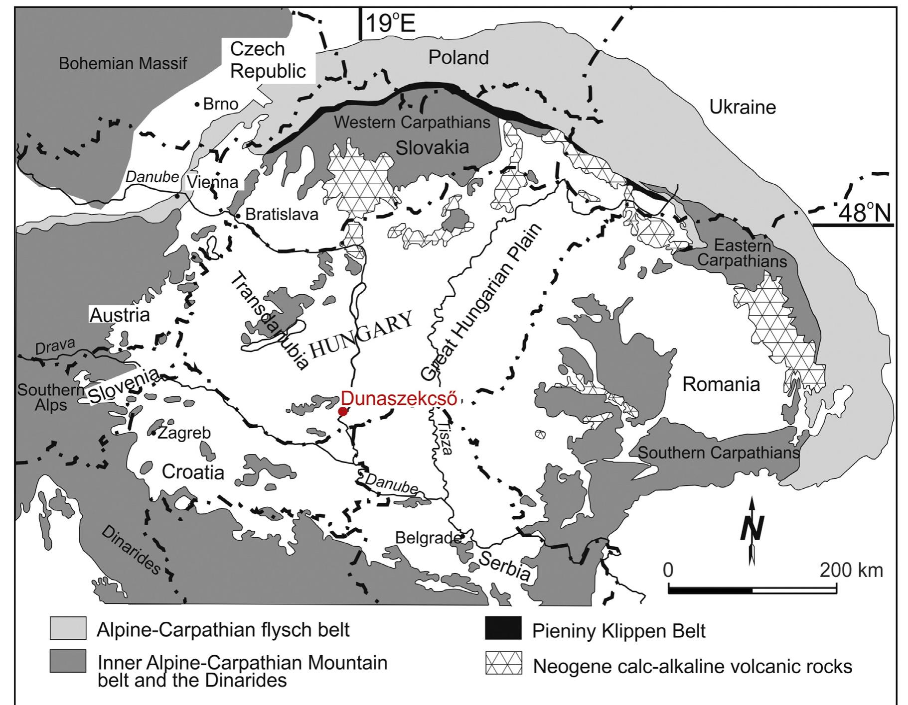 Fig. 2. Location of the Dunaszekcs6 loess sequence in the Carpathian Basin. 