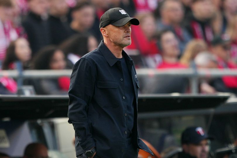 Leicester City 'seeking talks' with high-flying Dutch manager