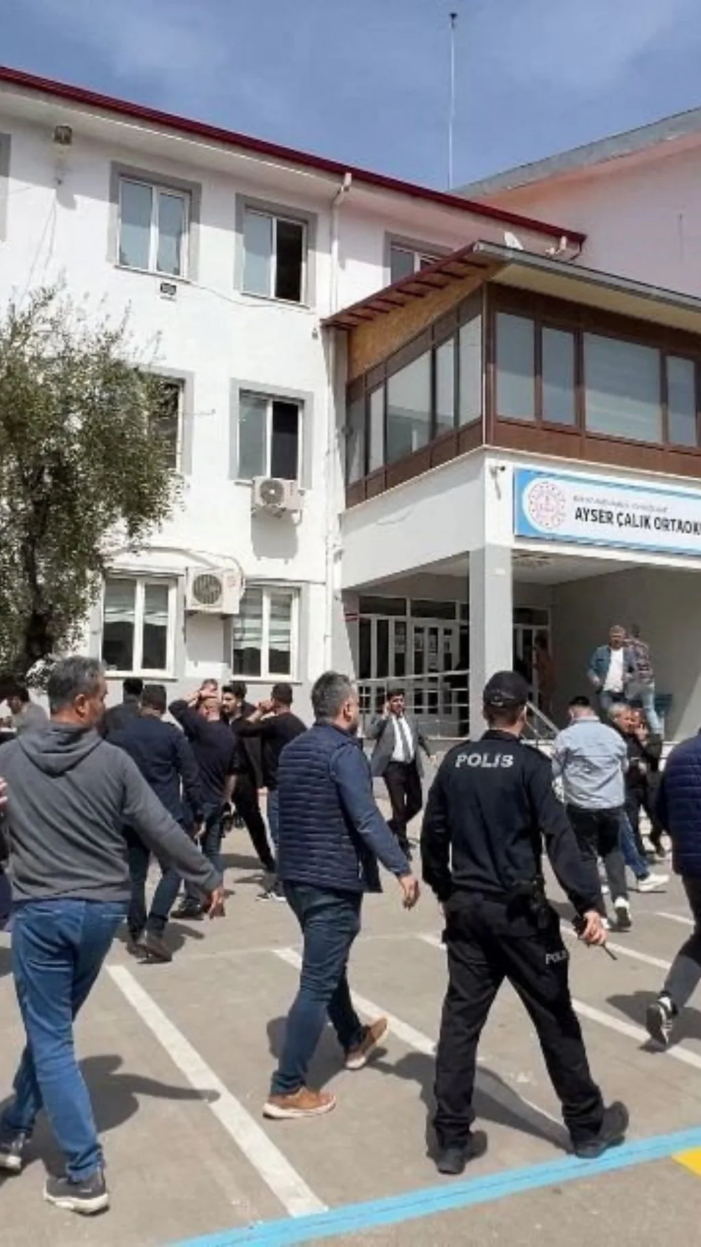 Масова стрілянина у турецькій школі