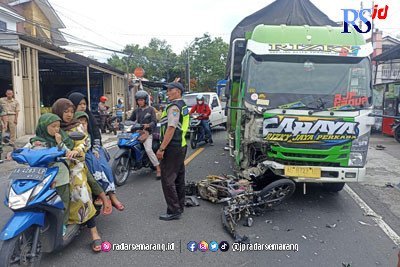 Tabrak Truk, Dua Pelajar Tewas di Jalan Raya Sindoro-Sumbing Kertek